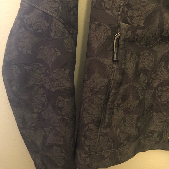 PRICE DROP!! North Face Jacket - Picture 6 of 8